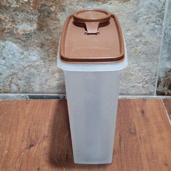 Vintage Tupperware Store-N-Pour 13 cup Storage Container Brown Flip Top Lid - Picture 4 of 12